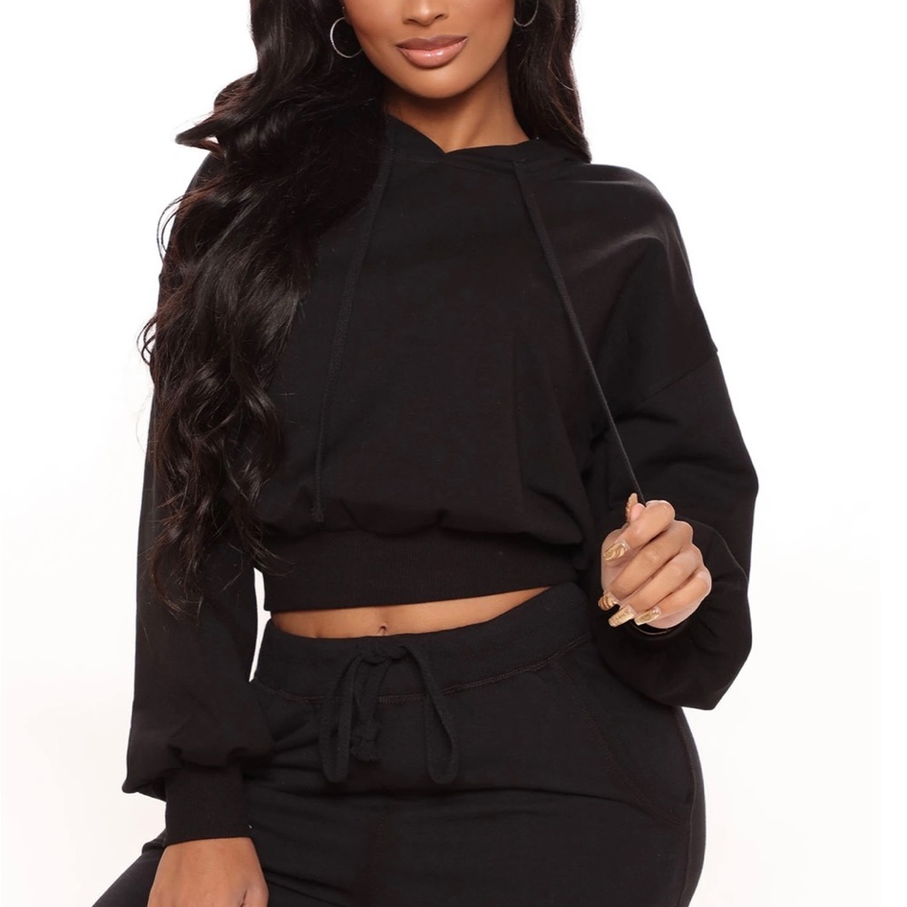 Cropped pullover hoodie